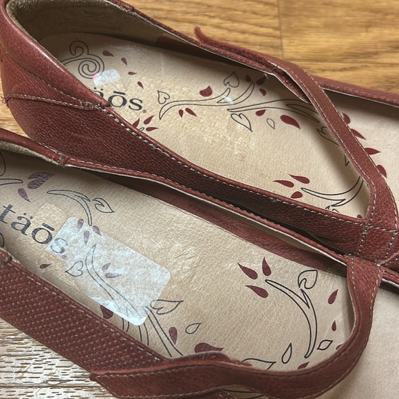 TAOS RED MARY JANE FLAT SZ 8.5 - Picture 2 of 9